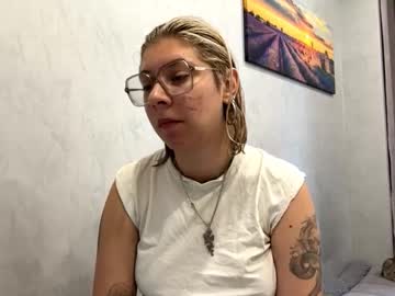 Dodiekurr, 18 years old, GOAL: Tease top [50 tokens remaining] Hello everyone, my name is Chloe, I'm shy and new here! #18 #blonde #shy #bigboobs #new, webcam photo