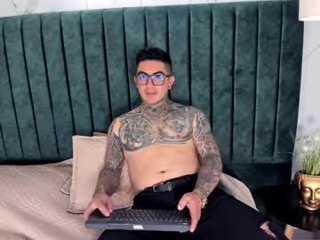 Dominique_caron, 26 years old, First day here, be kind #new #tattoos #muscle #latino #ass, webcam photo