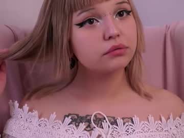 Dongwigger, 19 years old, Goal: Play with my dress<3 "Hello welcome to my first day and help me get 15 thumbs ups on my first day please<3  #shy #new #teen #18 #natural [31 tokens remaining], webcam photo