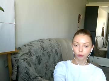 Dream_syntax, 18 years old, Goal -  Biggest smile ever ! My first day here! #shy #new #18 #young #natural [12 tokens remaining], webcam photo