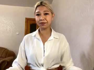 Elaineskillan, 18 years old, Goal -->??Sexy dance?? Hey guys! It's my first day;) #new #18 #cute #teen #young [32 tokens remaining], webcam photo