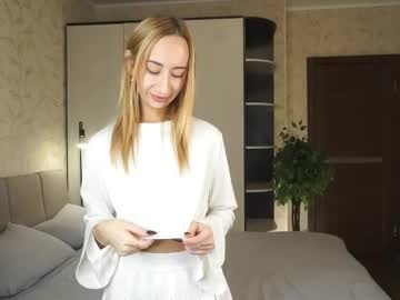 Eleanorasweetness, 18 years old, GOAL: eye contact + lick finger #18 #shy #new #blonde #young [23 tokens remaining], webcam photo