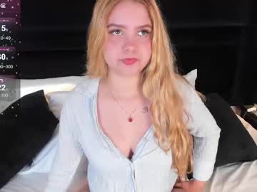 Catch me live as Elienbarrett, age 19 yrs in premium male cam shows