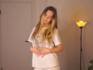 Elizabethennals, 18 years old, 4 day here #new g:  Masage boobs under the top -  Hello im Elizabeth I'm 18 years old,  here im #shy #natural #young #blonde [71 tokens remaining], webcam photo