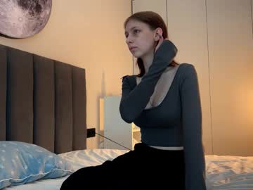 Ellie_hollow, 18 years old, First Day Here! ?!!Suck my finger!!?My name is Ellie. I am a beginner, I hope you can help me master this space! #new #cute #skinny #18 #teen [5 tokens remaining], webcam photo