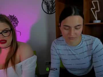 Elsa_fire, 19 years old, GOAL: smile [246 tokens remaining] Welcome to my room! #18 #shy #new #feet #pvt, webcam photo