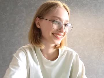 Elwinebanford, 18 years old, Goal:Biggest smile ever<: My name is Mia #new , new experience to me, hope it turns out well :3  #skinny #young #18 #shy [15 tokens remaining], webcam photo
