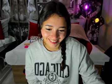 Squirting cam girl Ema_greey age 18 yrs live now