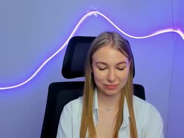 Emilia_ilia, 20 years old, GOAL: Welcome to CB [100 tokens remaining] Welcome to my room! #shy #blonde #teen #young #new, webcam photo
