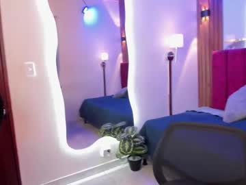 Squirting cam girl Emma_conti age 19 yrs live now