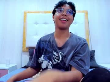 Emmaa_lex, 25 years old, GOAL: FOOTJOB + MAKE YOU CUM Tonight i want to make love to you ?? #brunette #glasses #hairy #pussy #18, webcam photo