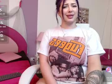 Squirting cam girl Emmi1_ age 24 yrs live now