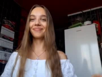 Emmiechears, 18 years old, Goal: Biggest smile? Hi guys! #18 #new #shy #petite #young [24 tokens remaining], webcam photo