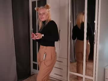 Esmadurow, 18 years old, Hey! Goal:Lick your lips slowly - My name is Kira and I'm #18 year old and i am #teem #blonde and I'm #bigass #bigboobs girl here [14 tokens remaining], webcam photo
