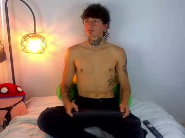 Muscle cam star Estebanchar_, 23 yrs