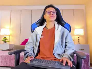 Feet Cams Live model Evan_smitt1, age 22 streaming Foot Fetish VR