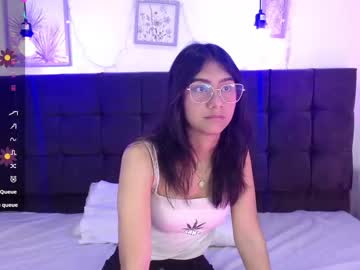 Evelyn_sofiaa, GOAL: Show pussy [5 tokens remaining] Welcome to my room! #18 #teen #latina #lovense #new, webcam photo