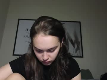 Evi_woow, 20 years old, GOAL: tease without bra [599 tokens remaining] Welcome to my room! Good morning for rich and sexy people ?? #feet #brunette #new #cute #young, webcam photo