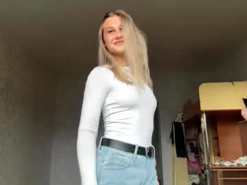 Exienewbery, 18 years old, ?Put lipstick? Hi, I'm Eva? I'm #18, just started here — so #new and a little #shy... I'm #young, all #natural [12 tokens remaining], webcam photo