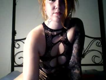 Squirting cam girl Faelynn_rae live now
