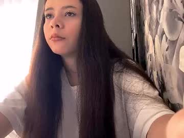 Felishaguyon, 18 years old, **I'm Siri ^ Goal: If im cute^^Facts about me: I'm just #18 #natural #teen girl who is #new to here, pretty #shy , drawing & coocking [33 tokens remaining], webcam photo