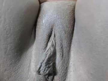 Squirting cam girl Ferriena age 20 yrs live now