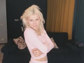Feveraura, 18 years old, Hey Hey! Call me Olivia I am new here? Goal: Pull down  shorts and massage butt  ))) #new #18 #skinny #shy #bigass [293 tokens remaining], webcam photo