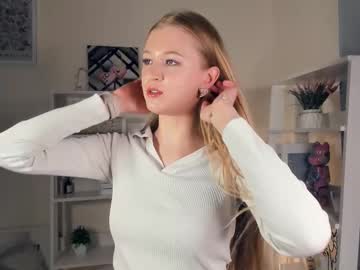 Flame_in_lips, 18 years old, ?goal: I'll spin around for you?hey, i'm Arianna  #new #18 #cute #shy #smile [11 tokens remaining], webcam photo