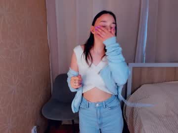 Florinecasaliggi, 18 years old, I am Amelia... #18 and i #shy and #new here. Goal : ? Take off my jacket ? #cute #petite [75 tokens remaining], webcam photo