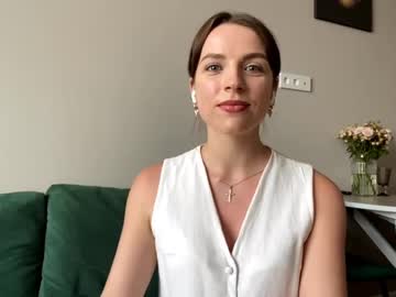 Florriekamal, 18 years old, Hello guys ^my name is    Grace ^ ?Welcome to my room ?^ #new #shy #natural #18 #bigboobs Goal:  tease with bra [123 tokens remaining], webcam photo