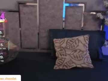Squirting cam girl Gabyyjones age 27 yrs live now