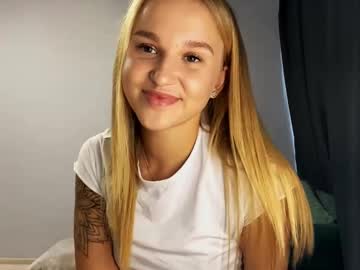 Garyncherrington, 18 years old, Goal  Take off my bra and top, and show my naked back   Heeey everyone, my name is Maria im new  here, ?ome in and let's get to know each other #shy #18 #new #young #smalltits [156 tokens remaining], webcam photo