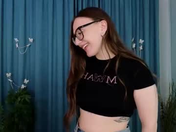 Glamorqueen, 19 years old, GOAL: wet my top and show close up [44 tokens remaining] Hi this is my first day, I will be glad to see everyone) #shy #brunette #bigass #lovense #new, webcam photo