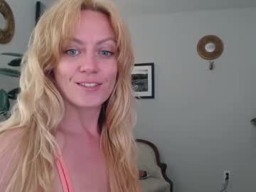 Squirting cam girl God_size age 36 yrs live now