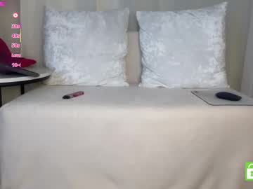 Gold_starling • feet25y • Velvet Trap • public