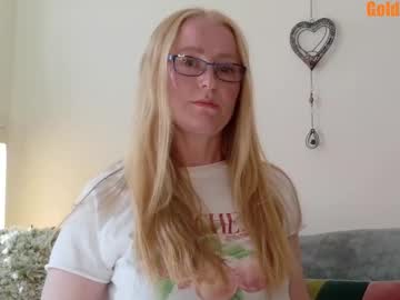 Goldie_peach, 38 years old, Multi goals #new #milf #bigboobs #bigass #redhead  #british My 1st day :) Lets go!, webcam photo