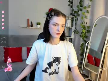Green_tea666, A pose of a rider on a large dildo [284 tokens left] #skinny #smalltits #cute  #18 #natural, webcam photo