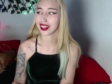 Squirting cam girl Hallie_cam age 21 yrs live now