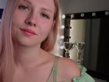 Hellocuteee, 18 years old, hello there! im Emmy and  its my 1st day here! Glad to see u in my room :) Goal: Just for the continuation #new #shy #young #18 #teen [107 tokens remaining], webcam photo