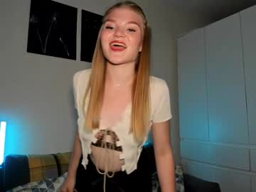 Hi_nikky, Goal:i show my belly button #shy #new #young #blonde #18 [40 tokens remaining], webcam photo
