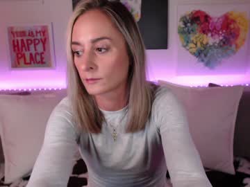 Live cam performer Holihurricane streaming now