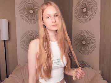 Holleymoon, 18 years old, Bite finger #18 #shy #teen #new #blonde [24 tokens remaining], webcam photo