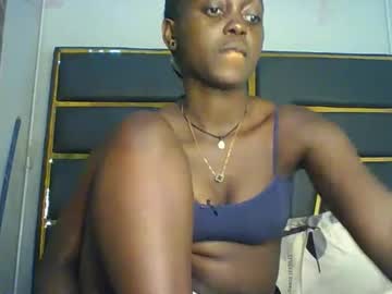 Squirting cam girl Hornybee5 age 19 yrs live now