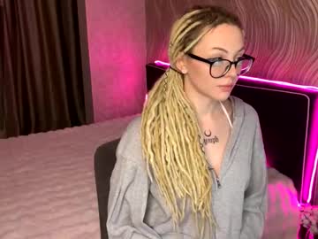 Hotbeathoney, 18 years old, hey there! i’m Ginny, 1st day here, let’s take it slow  // GOAL: for the good start [15 tokens left] // EPIC GOAL: make my first day unforgettable [10000 tokens left] #shy #blonde #18 #young #skinny, webcam photo