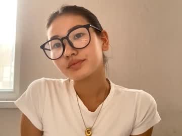 Huimccoyle, 18 years old, GOAL:Stand up and show outfit ?  Help me do 15 thumb ups!?  <3 My name Yuki!! I am a #new and #young model on CB #18 #natural #shy [27 tokens remaining], webcam photo