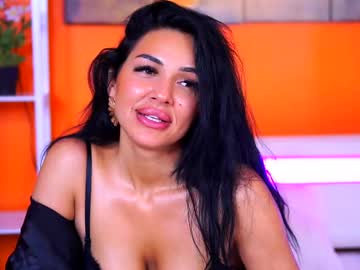Squirting cam girl Indylyss age 32 yrs live now