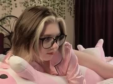 Irissocute, 19 years old, GOAL: sexy strip for ur hard<3 [62 tokens remaining] heey my its my fourth day! let's get to know each other closer!<3? #footfetish #new #puffynipples #anime #mommy, webcam photo