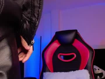 Isaac_saenz, 22 years old, Let's enjoy together! #young #bigcock #bigass #leather #cum [287 tokens remaining], webcam photo