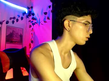 Live gay cam model Jeremytwinx streaming now in HD
