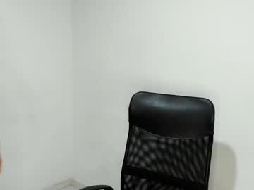 Squirting cam girl Jessyllyn age 21 yrs live now